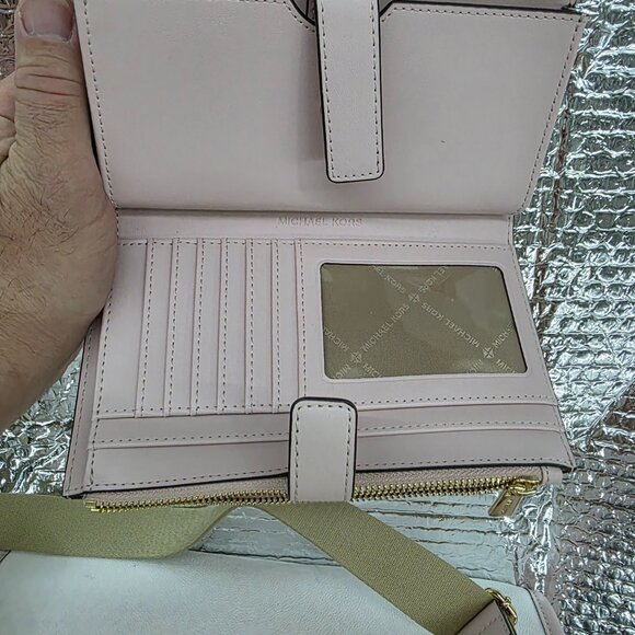 Michael Kors Wallet - Picture 2 of 6